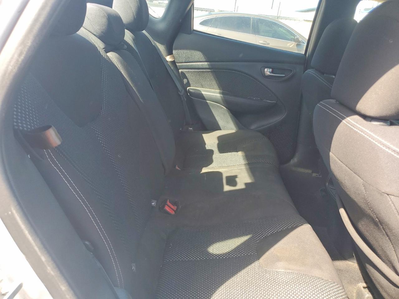 2015 Dodge Dart Sxt - zdjęcie 10