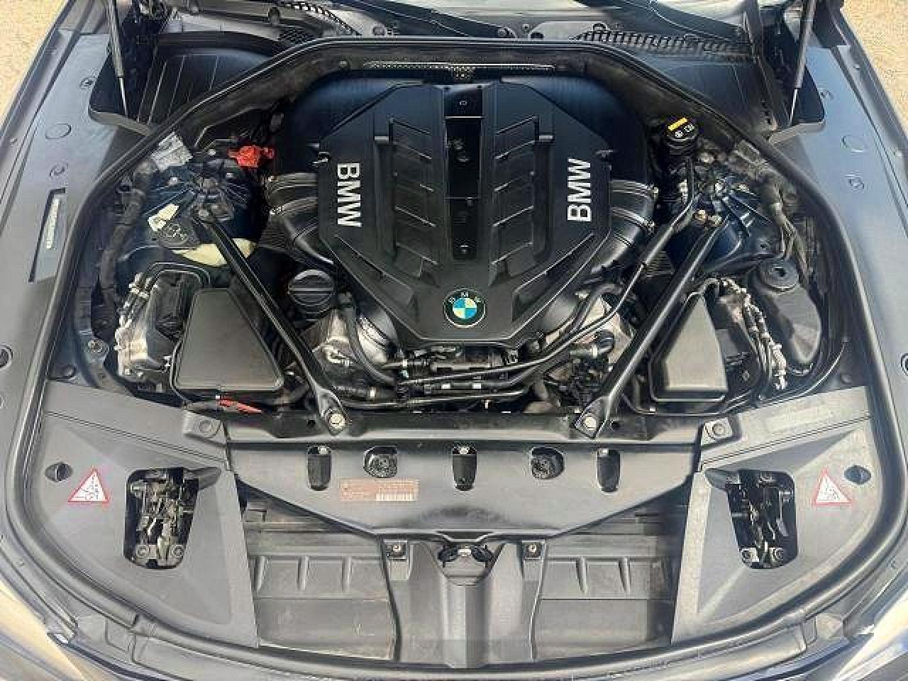 2015 BMW 750 Xi - zdjęcie 14
