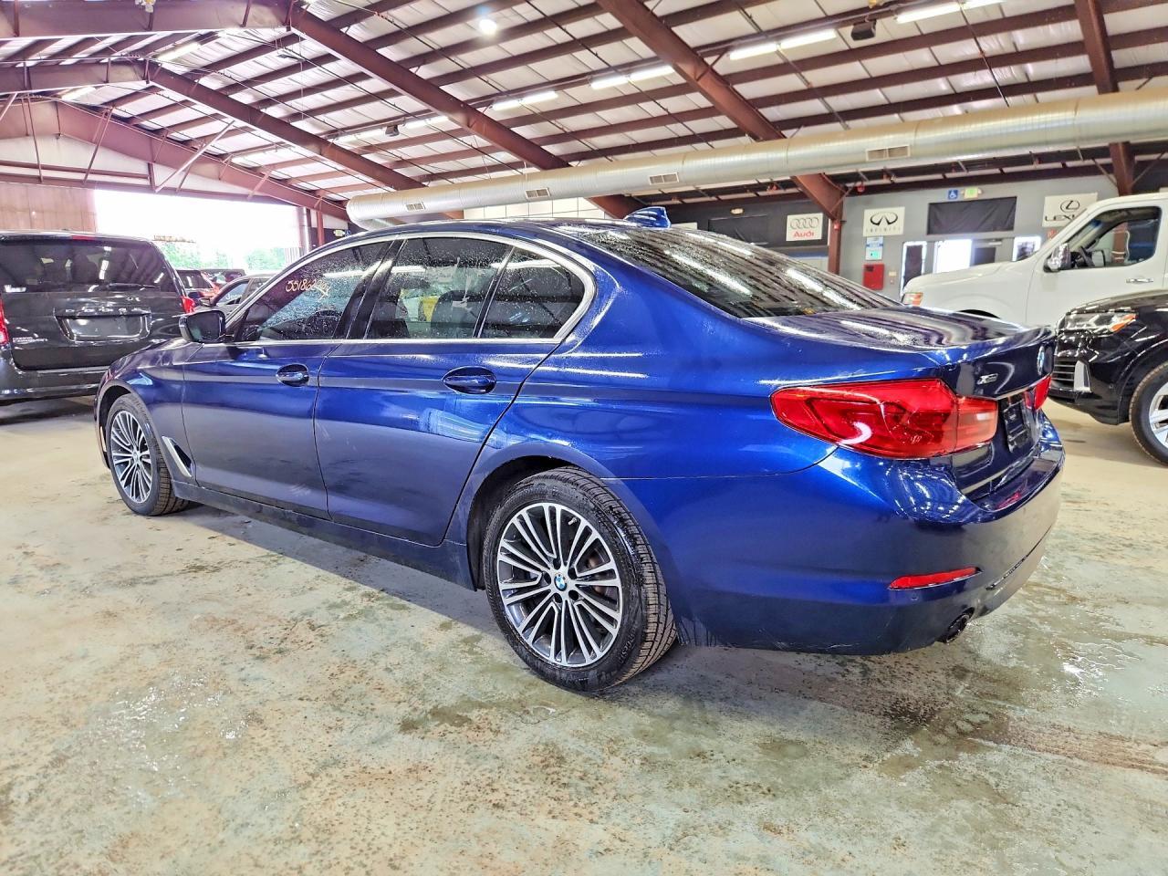 2020 BMW 530 Xi - zdjęcie 2