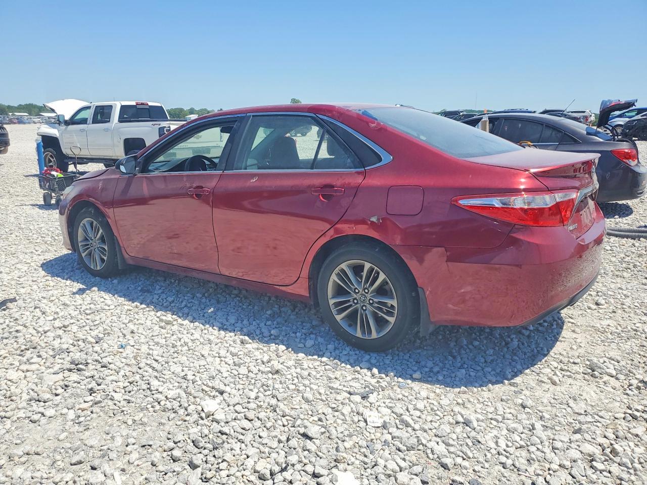 2016 Toyota Camry Le - zdjęcie 2