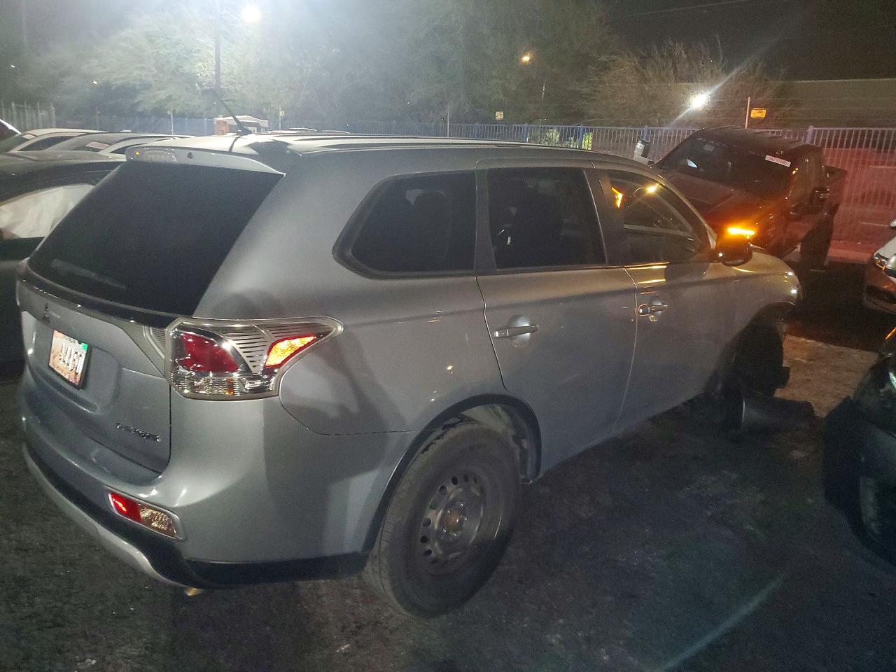 2015 Mitsubishi Outlander Es - zdjęcie 3