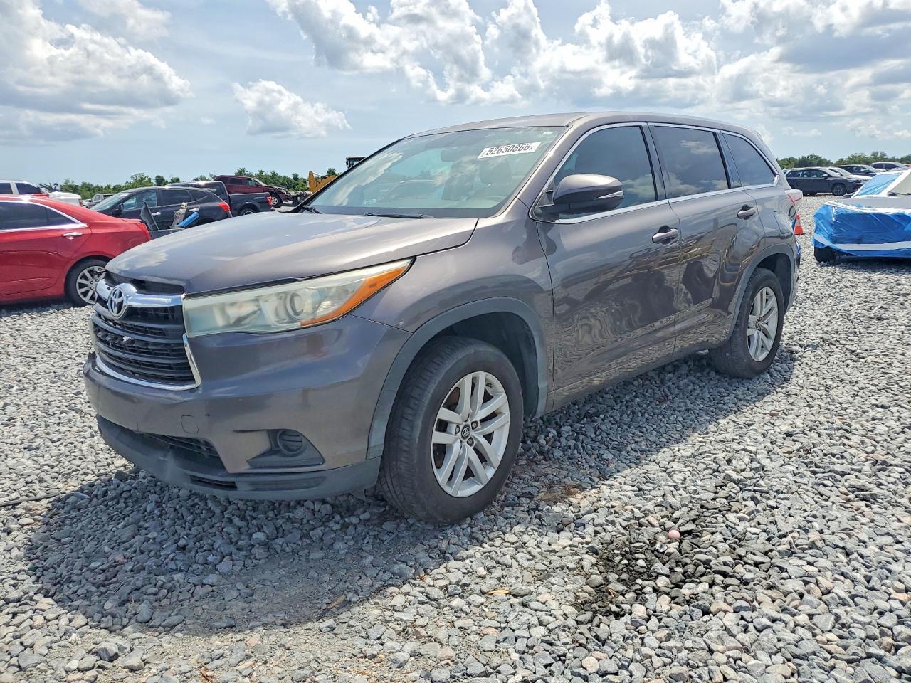 2016 Toyota Highlander Le - zdjęcie główne
