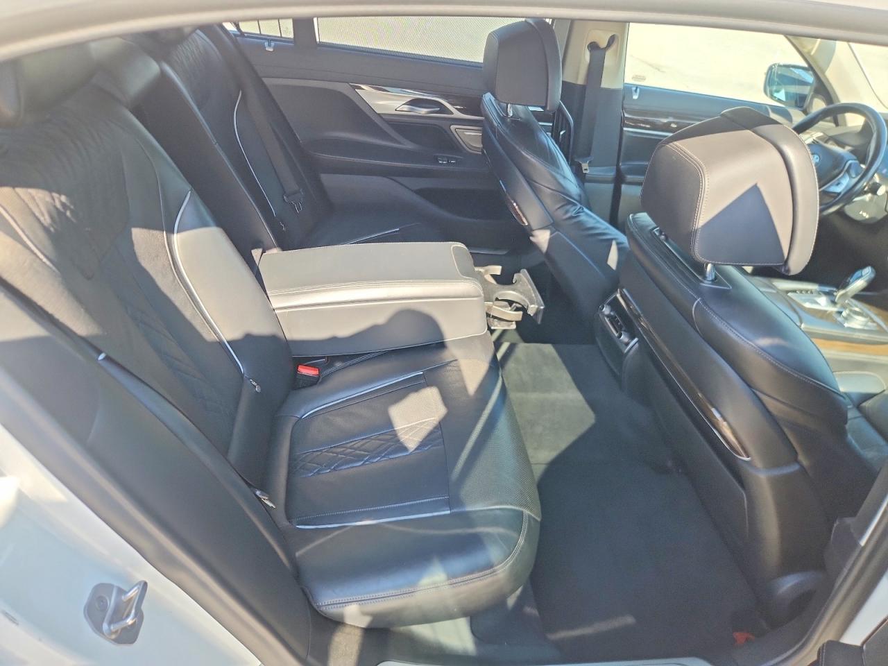 2020 BMW 740 I - zdjęcie 10