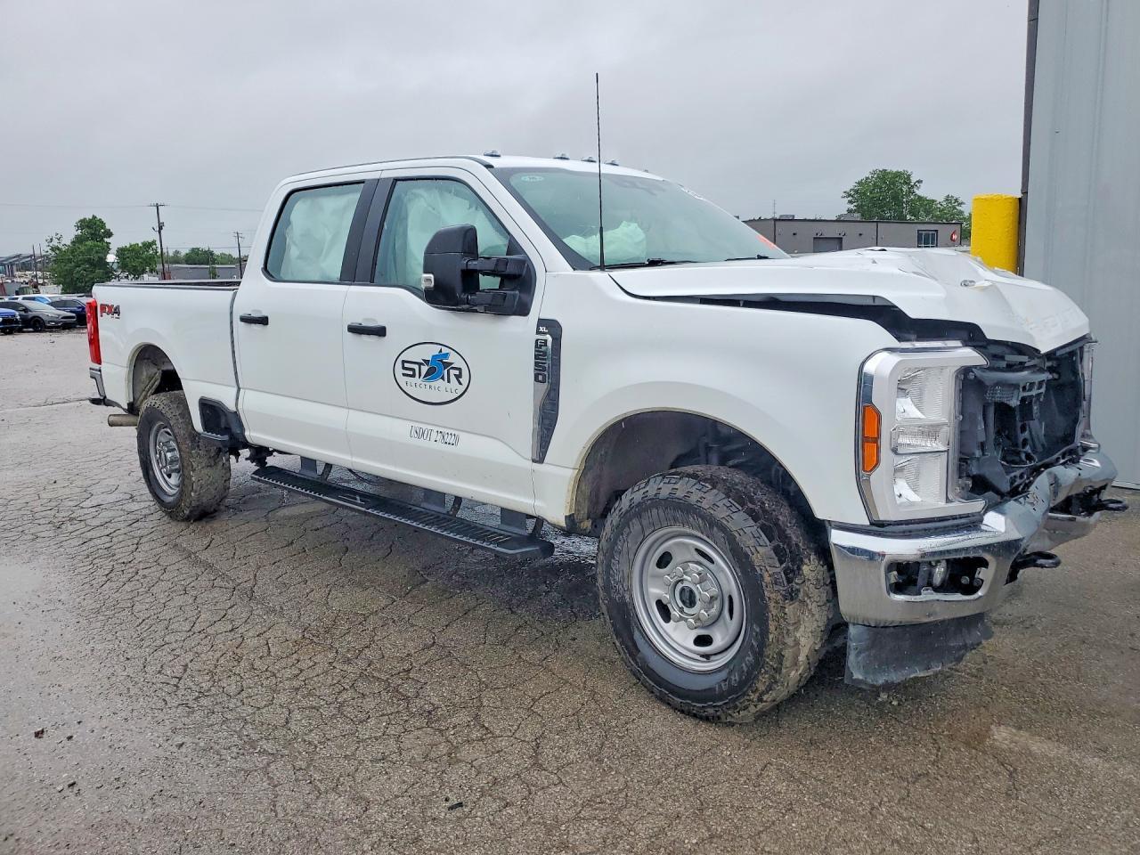 2024 Ford F250 Super Duty - zdjęcie 4