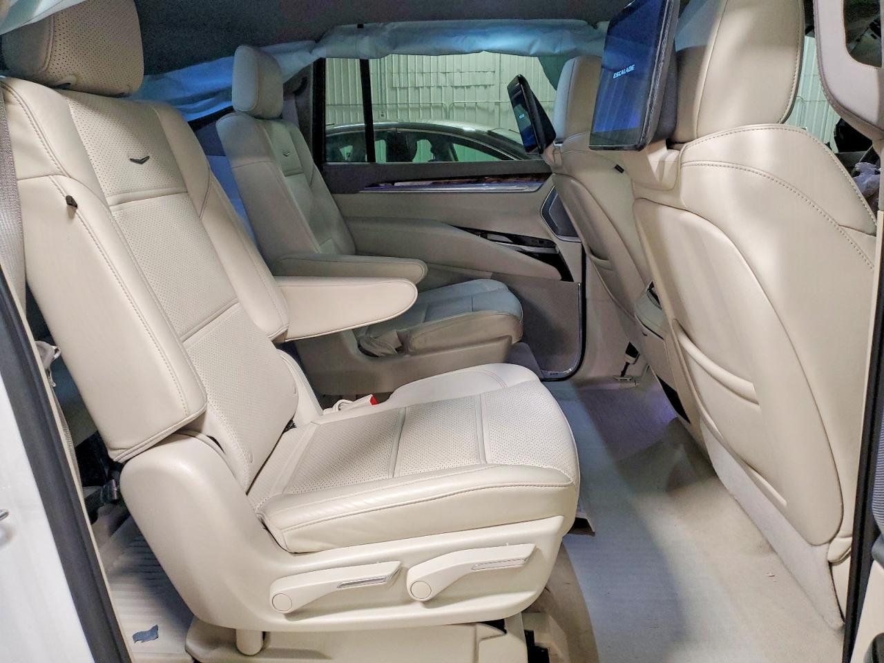 2025 Cadillac Escalade - zdjęcie 11
