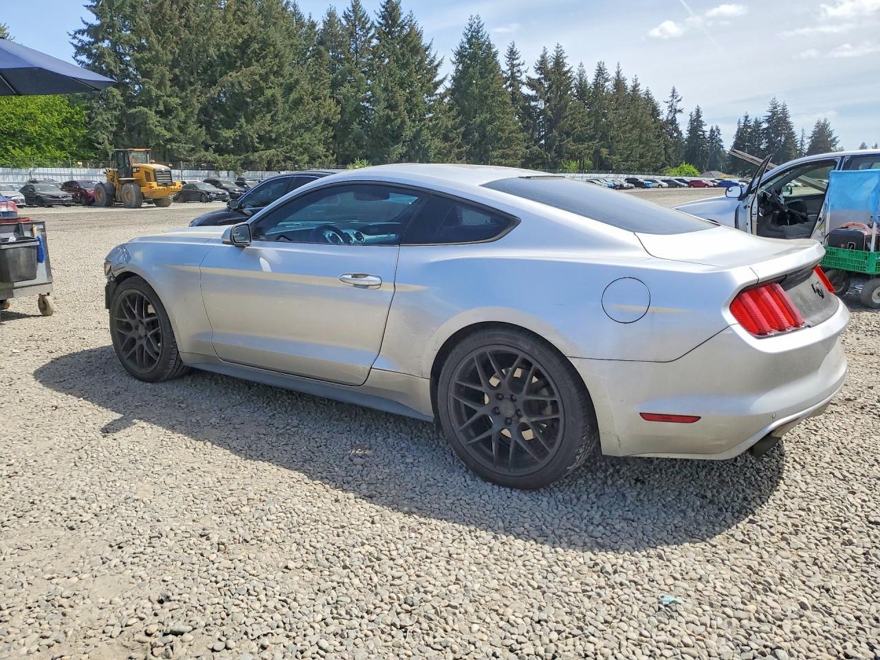 2015 Ford Mustang - zdjęcie 2