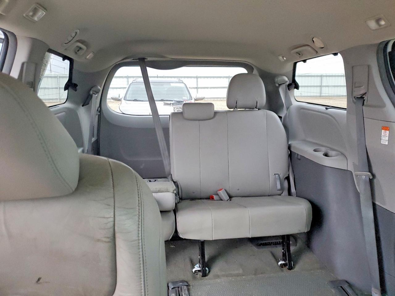 2015 Toyota Sienna Xle 8-Passenger - zdjęcie 10