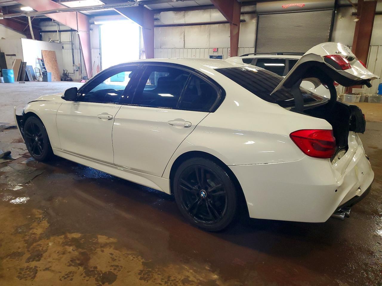 2018 BMW Seria 3 330i - zdjęcie 2