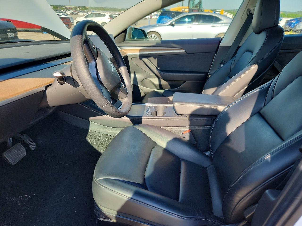 2022 Tesla Model 3 - zdjęcie 7
