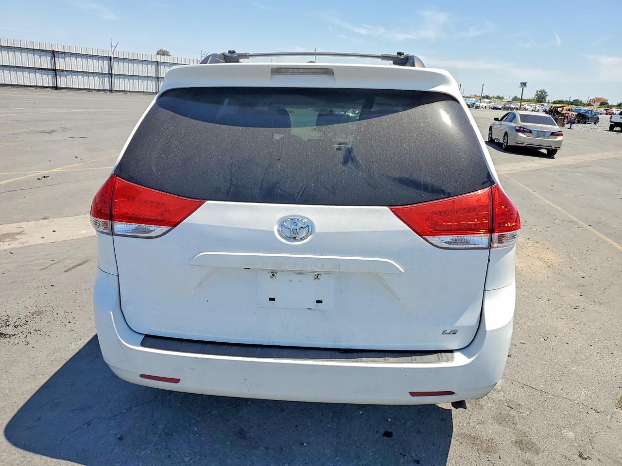 2013 Toyota Sienna Le - zdjęcie 6