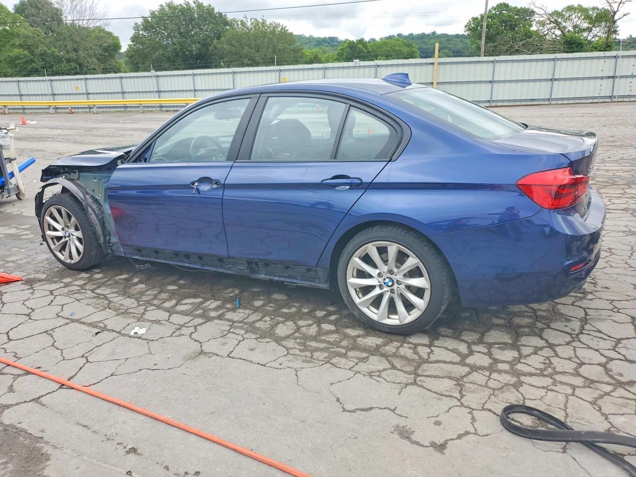 2018 BMW 320 Xi - zdjęcie 2