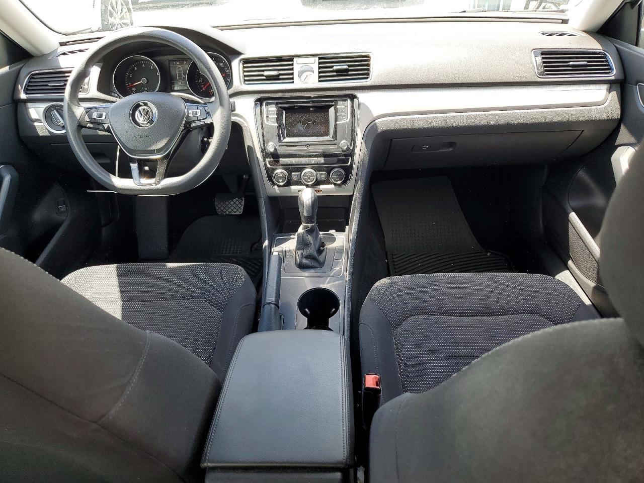 2017 Volkswagen Passat S - zdjęcie 8