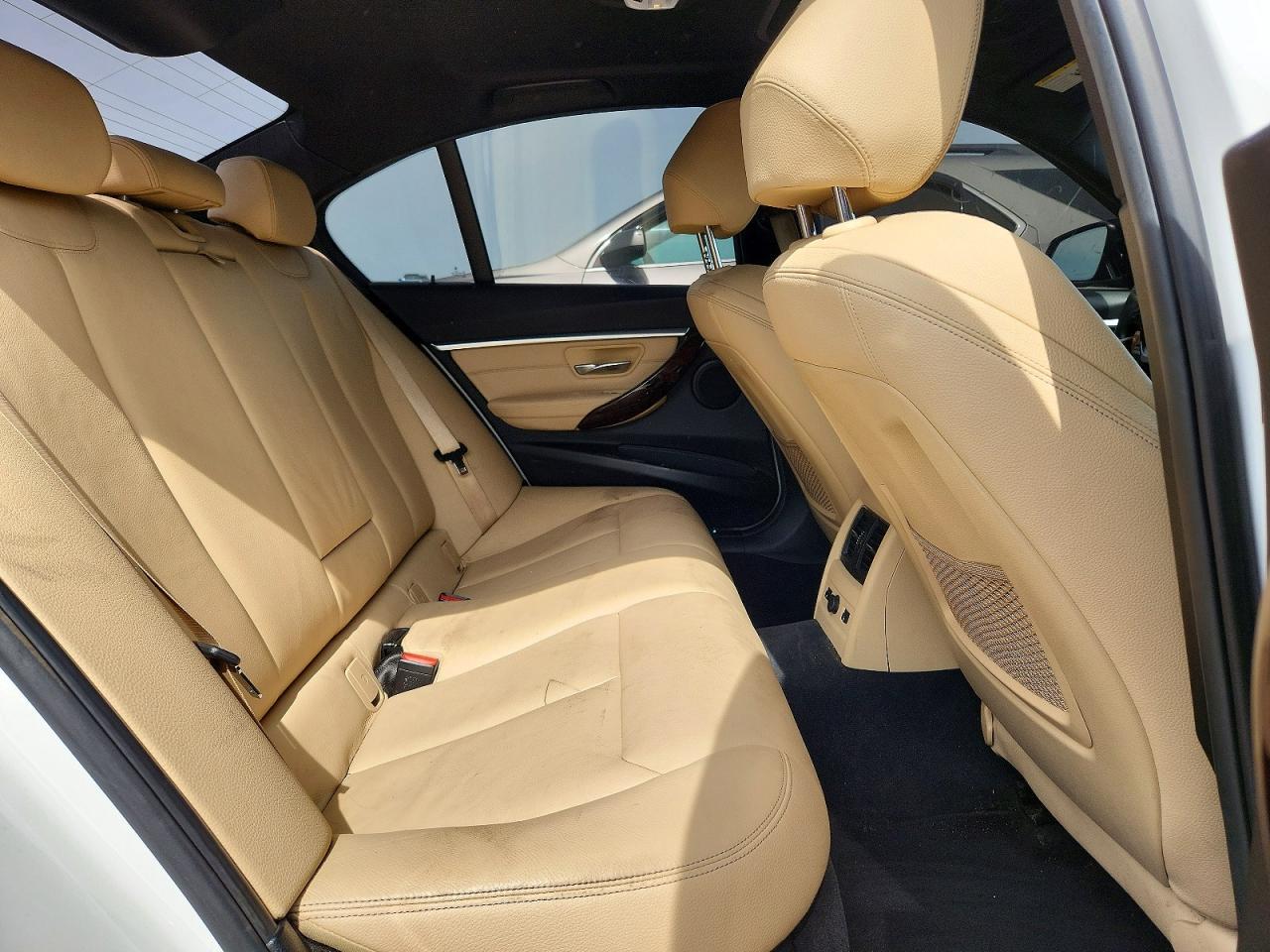 2017 BMW 330 Xi - zdjęcie 10