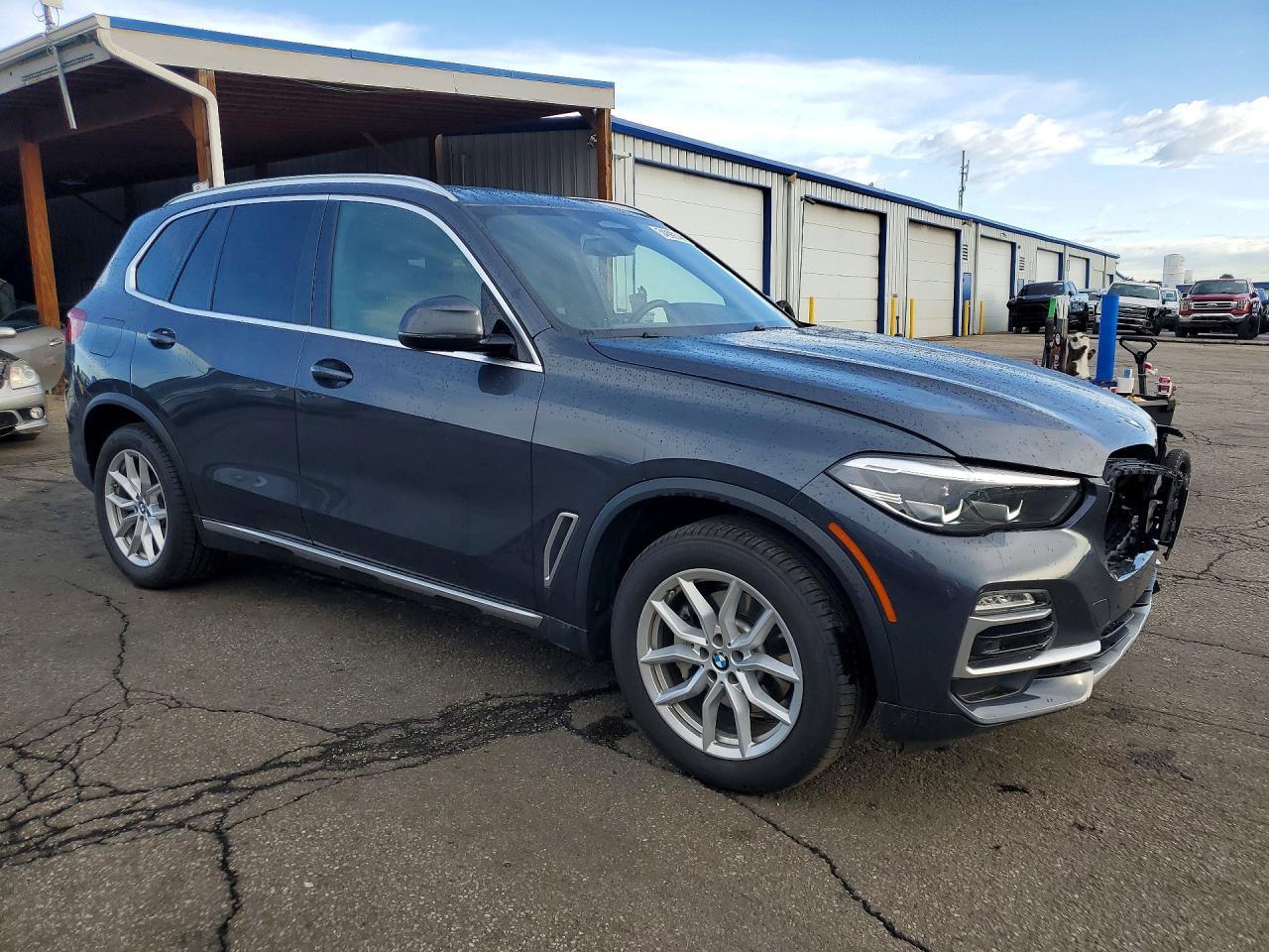 2021 BMW X5 xDrive40I - zdjęcie 4