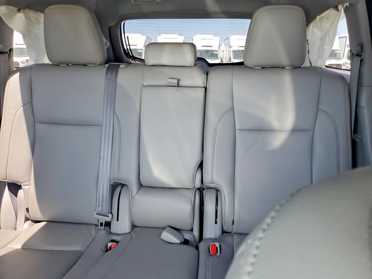 2014 Toyota Highlander Le - zdjęcie 10