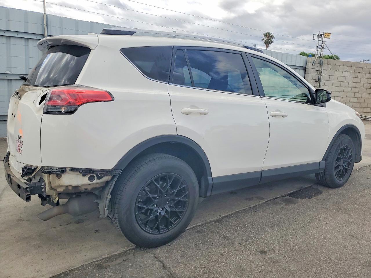 2017 Toyota Rav4 Le - zdjęcie 3