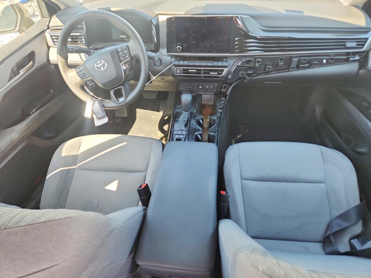 2025 Toyota Camry Le - zdjęcie 8