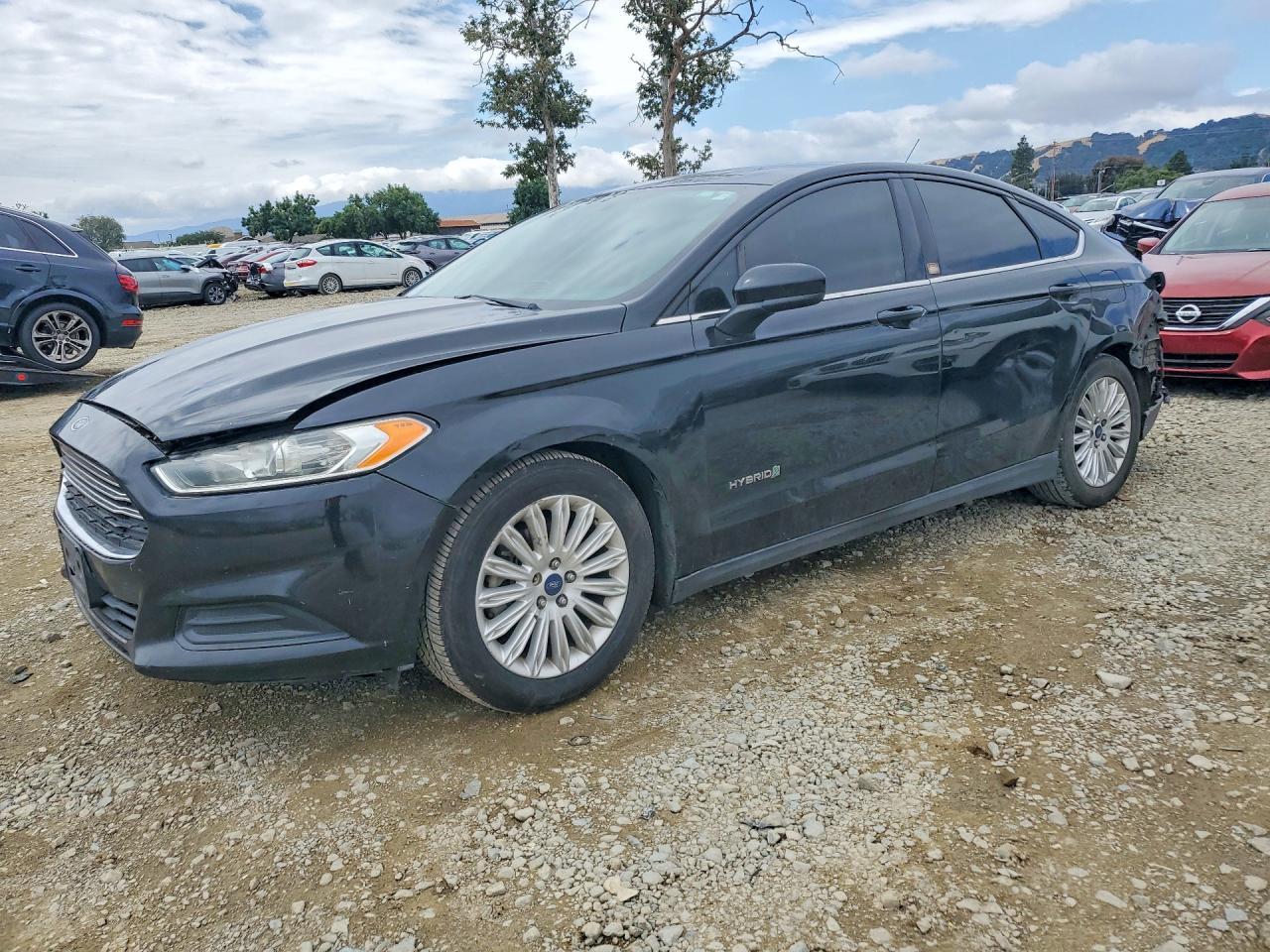 2016 Ford Fusion S Hybrid - zdjęcie główne