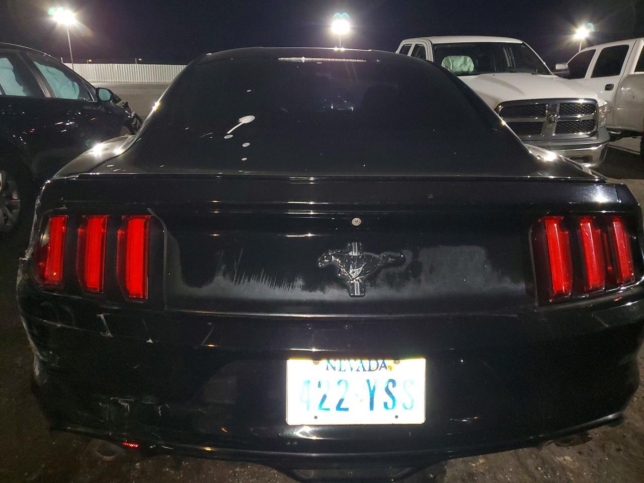 2015 Ford Mustang V6 Coupe - zdjęcie 6