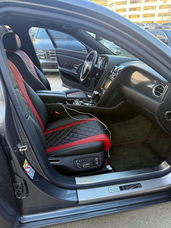 2018 Bentley Flying Spur Speed - zdjęcie 5