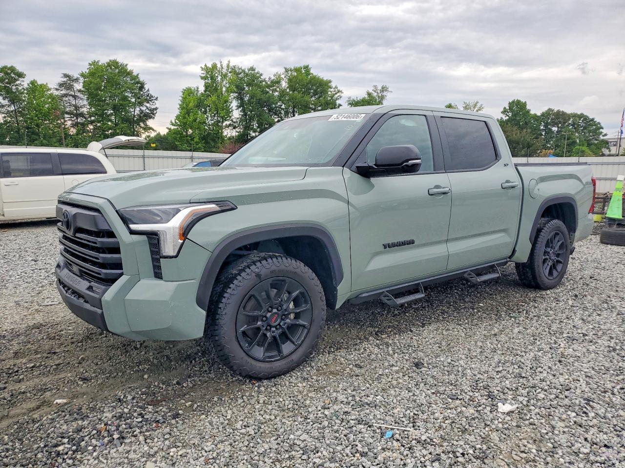2025 Toyota Tundra Sr5 - zdjęcie główne