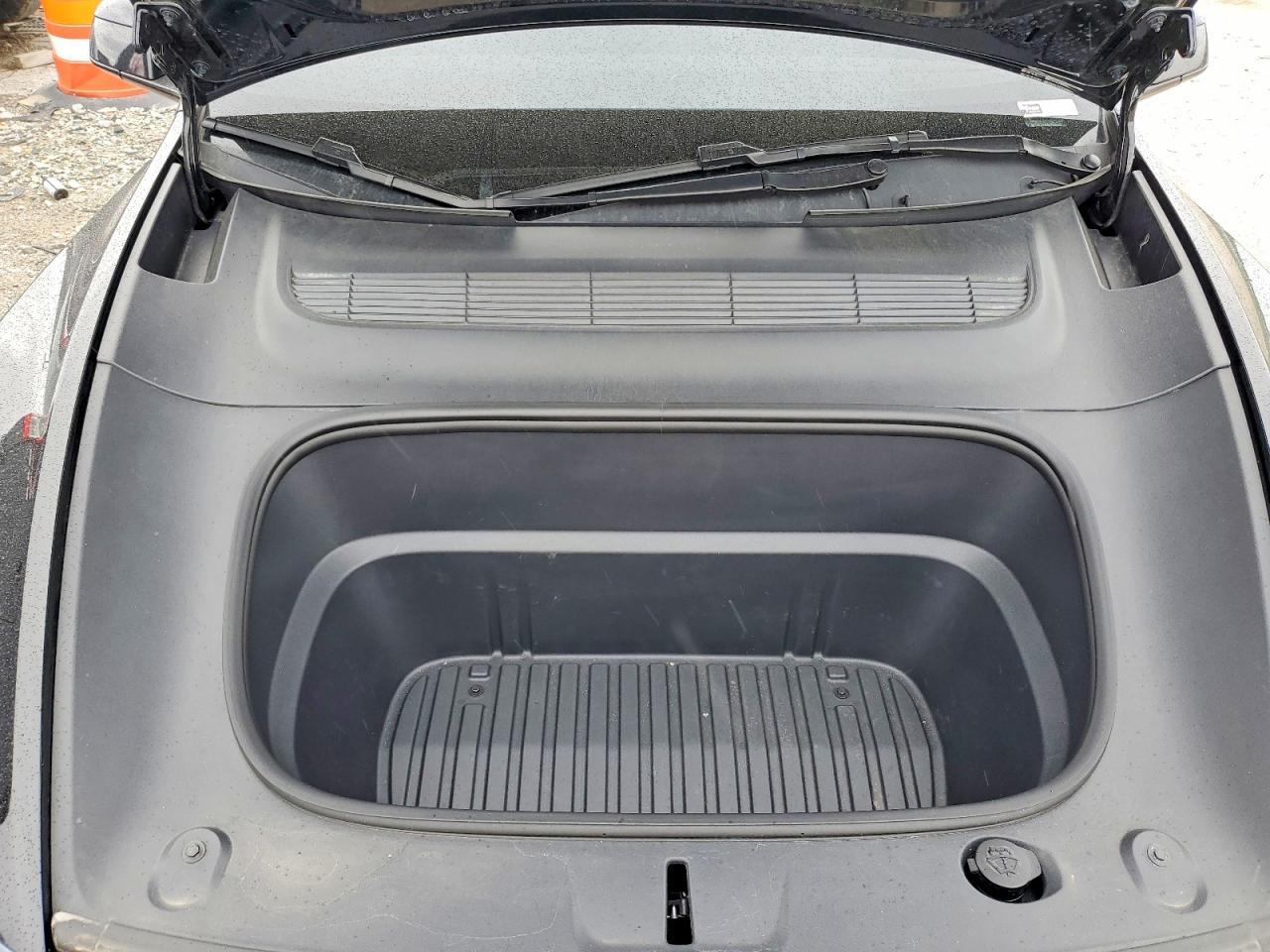 2026 Tesla Model Y - zdjęcie 11