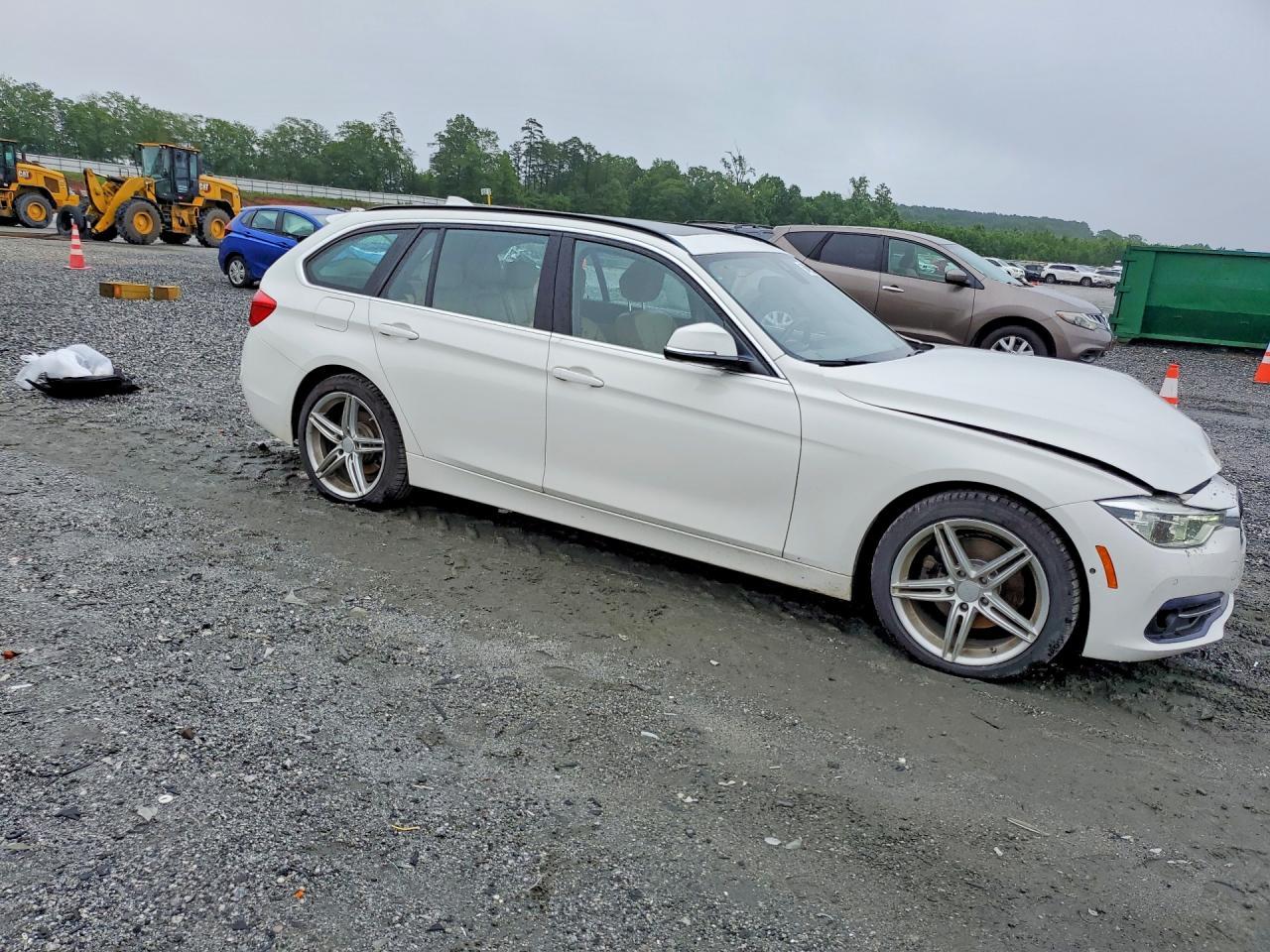 2017 BMW 330 Xi - zdjęcie 4