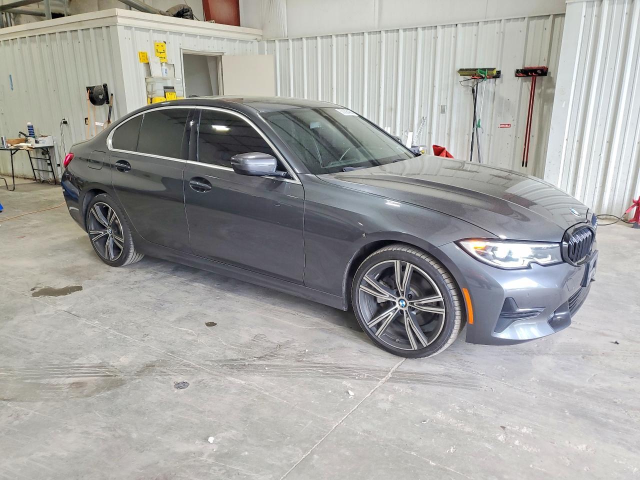 2021 BMW 330Xi - zdjęcie 4