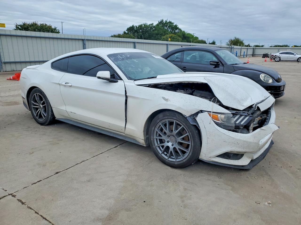 2017 Ford Mustang - zdjęcie 4