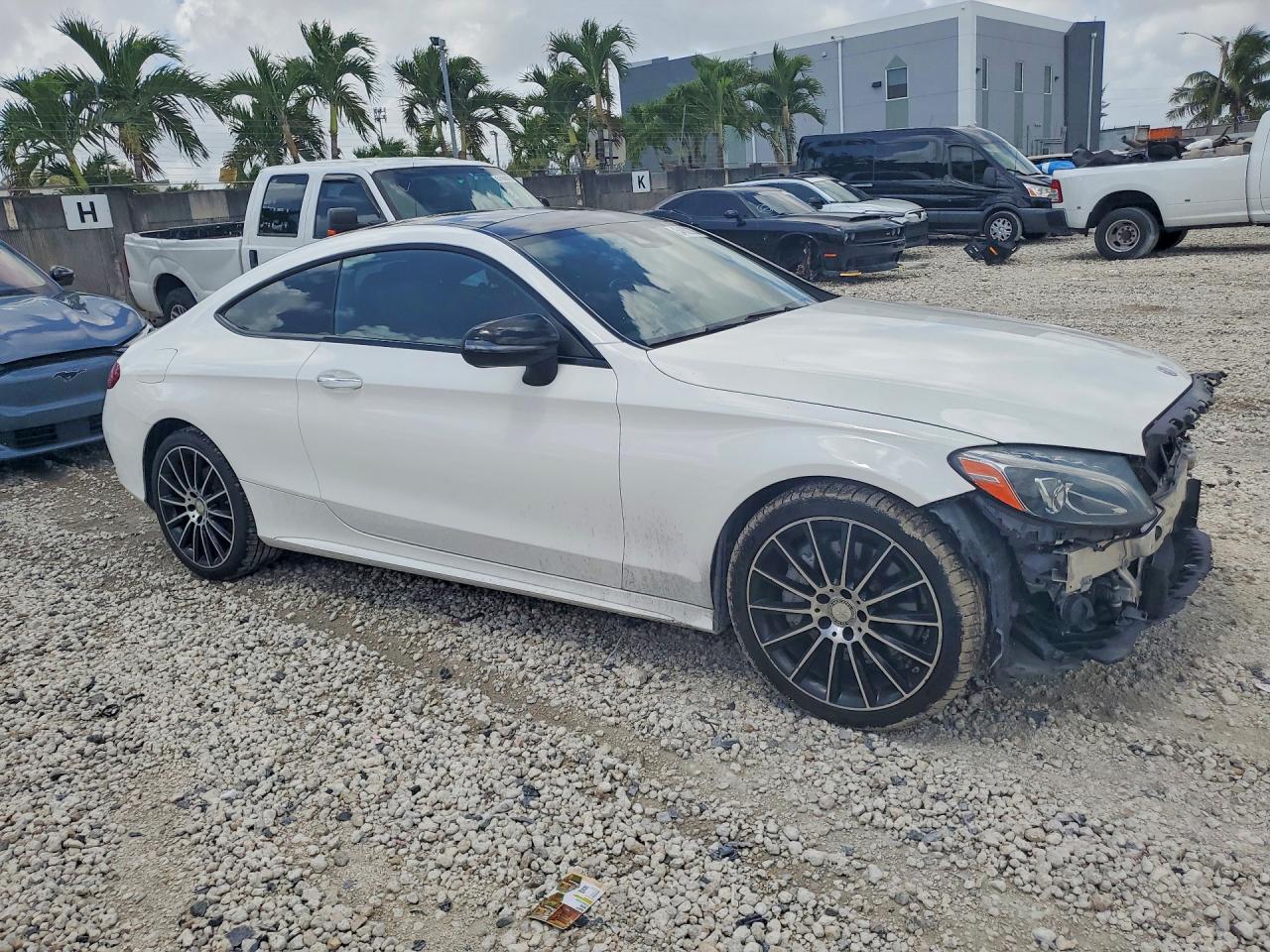 2017 Mercedes-Benz C 300 4Matic - zdjęcie 4