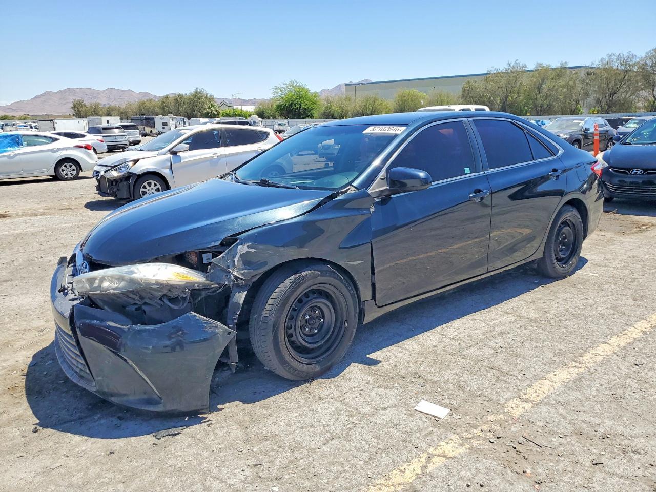 2016 Toyota Camry Le - zdjęcie główne