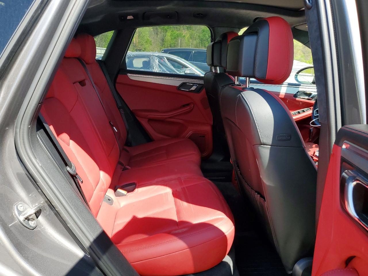 2016 Porsche Macan Turbo - zdjęcie 11