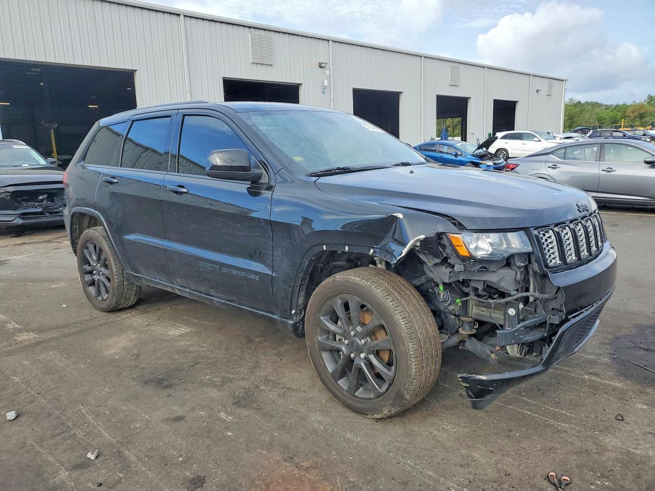 2020 Jeep Grand Cherokee Laredo - zdjęcie 4