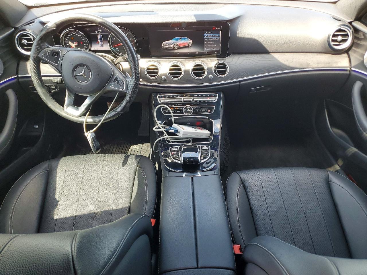 2017 Mercedes-Benz E 300 4Matic - zdjęcie 8