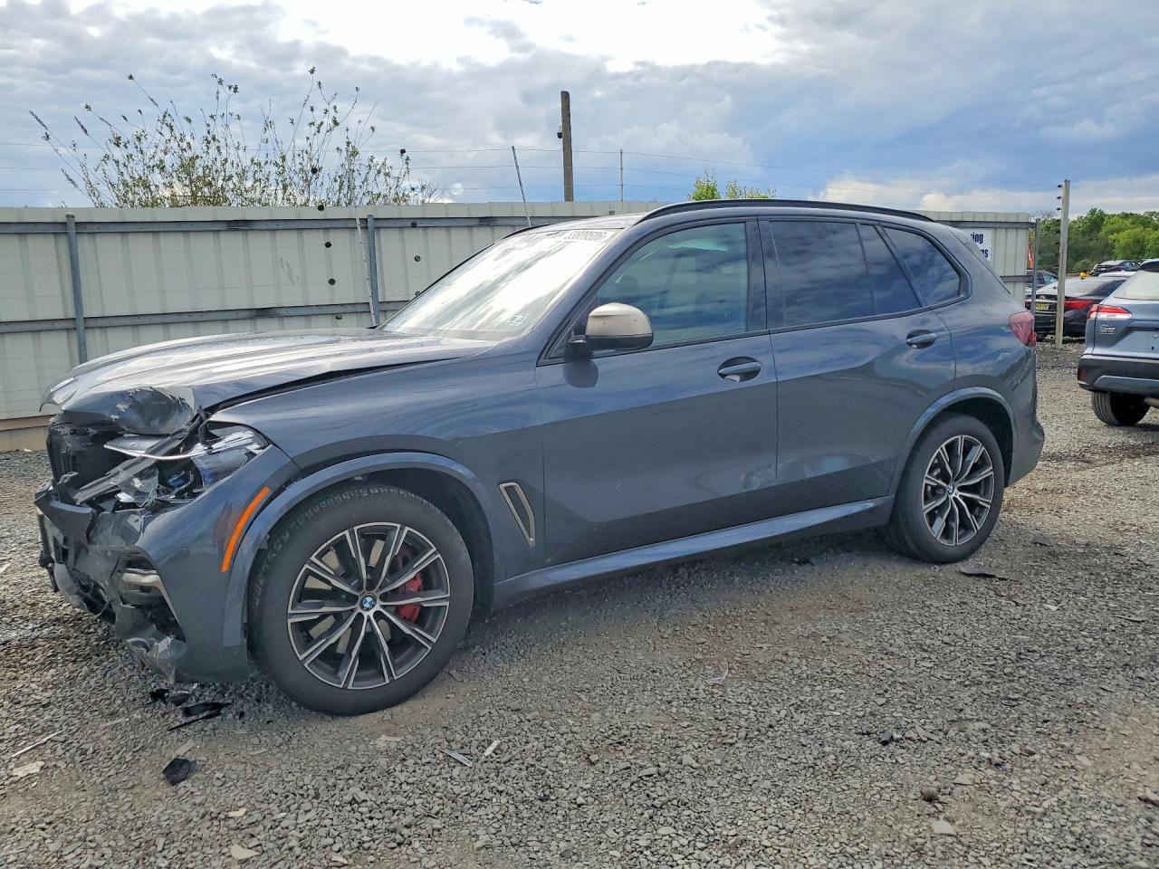 2022 BMW X5 M50I - zdjęcie główne