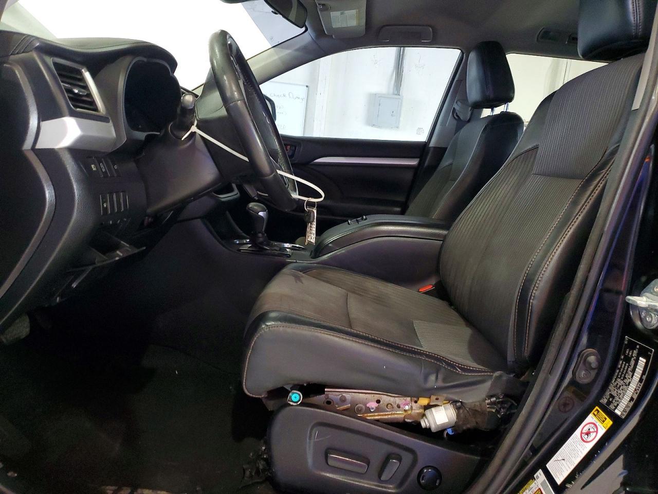2018 Toyota Highlander Le Plus - zdjęcie 7