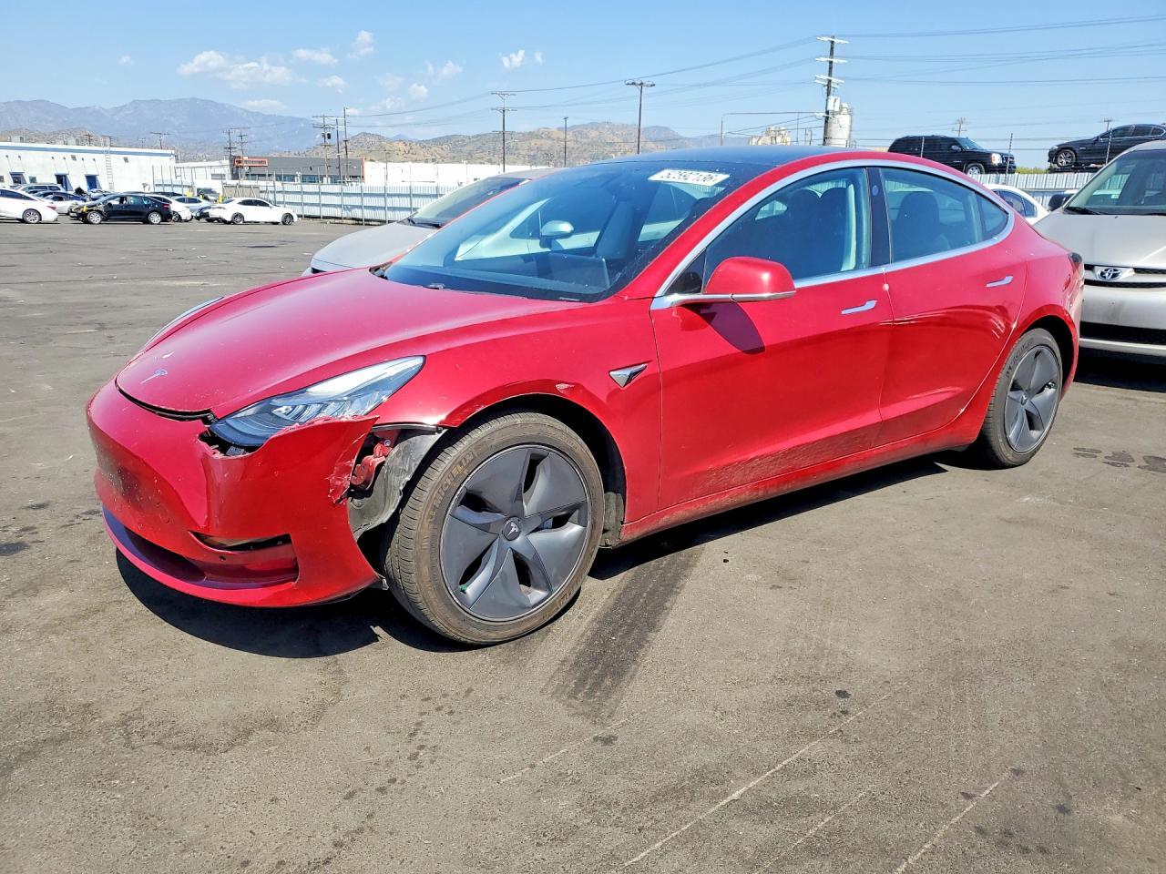 2020 Tesla Model 3 - zdjęcie główne