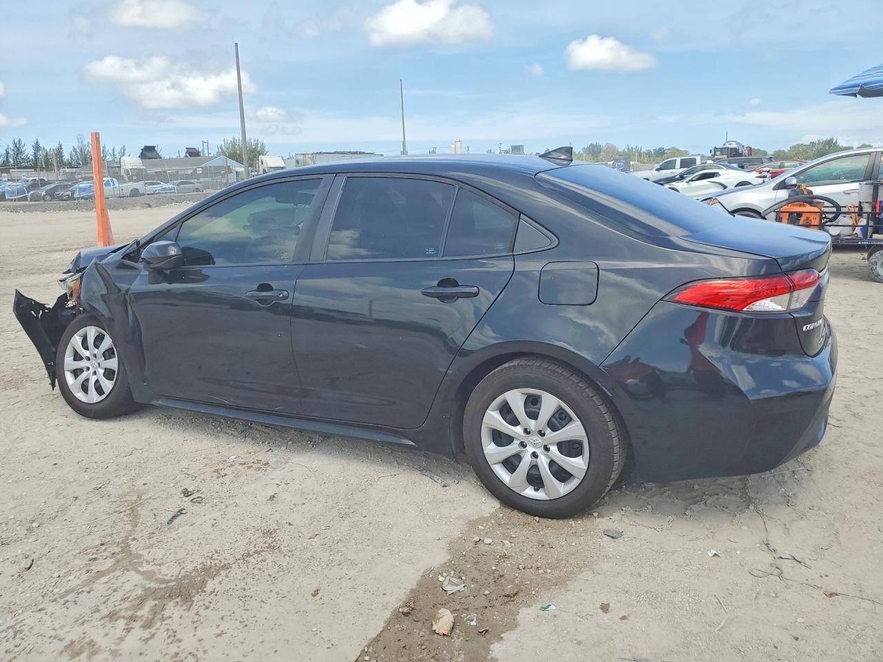 2022 Toyota Corolla Le - zdjęcie 2