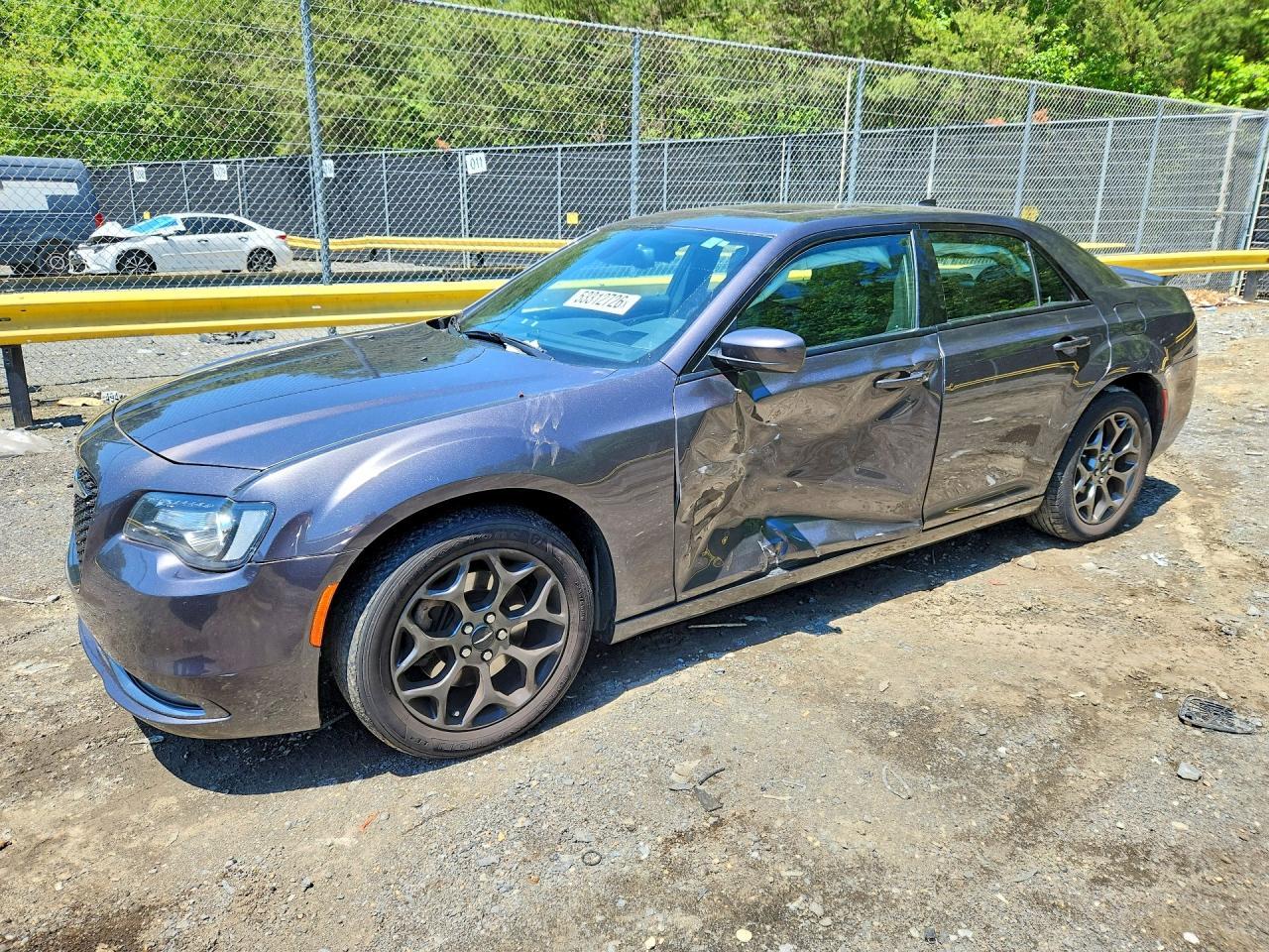2015 Chrysler 300 S - zdjęcie główne