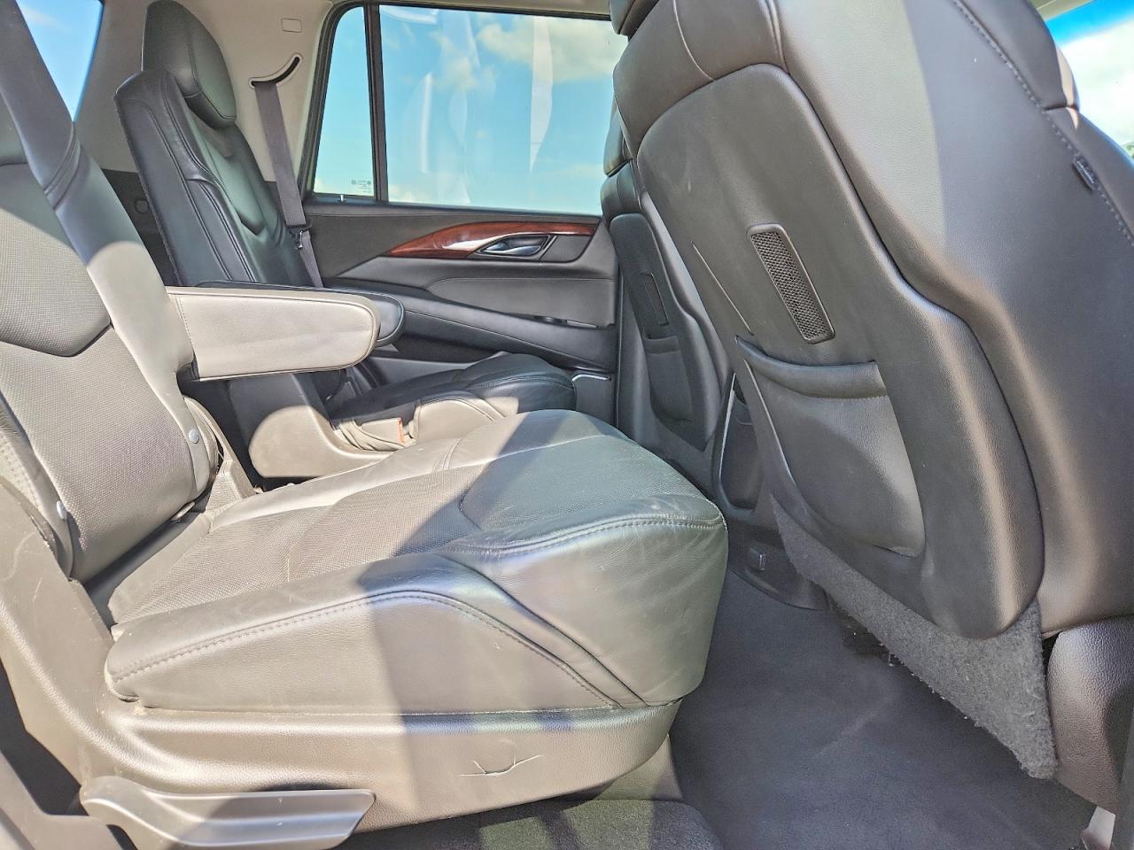 2015 Cadillac Escalade Luxury - zdjęcie 11