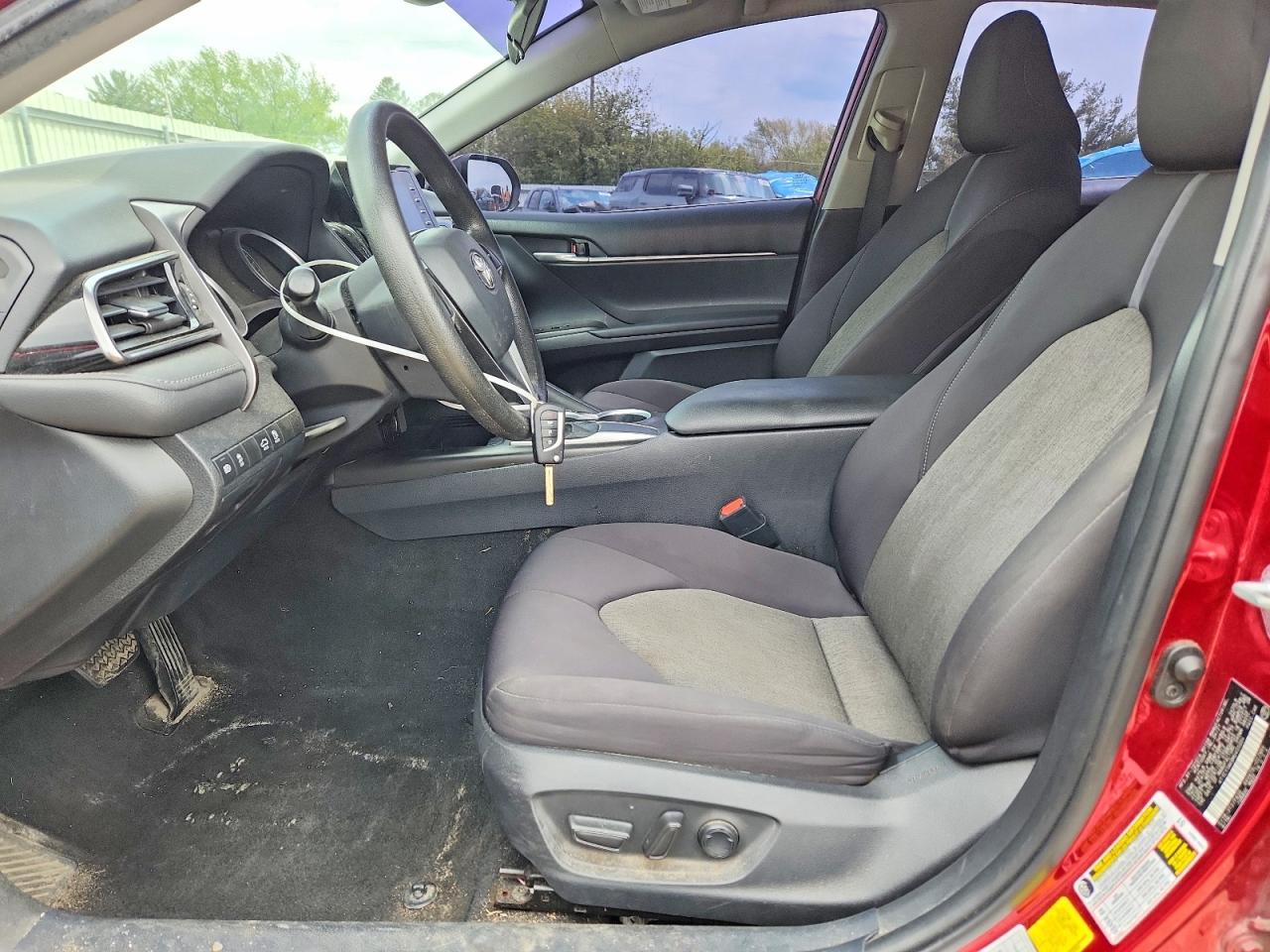 2021 Toyota Camry Le - zdjęcie 7
