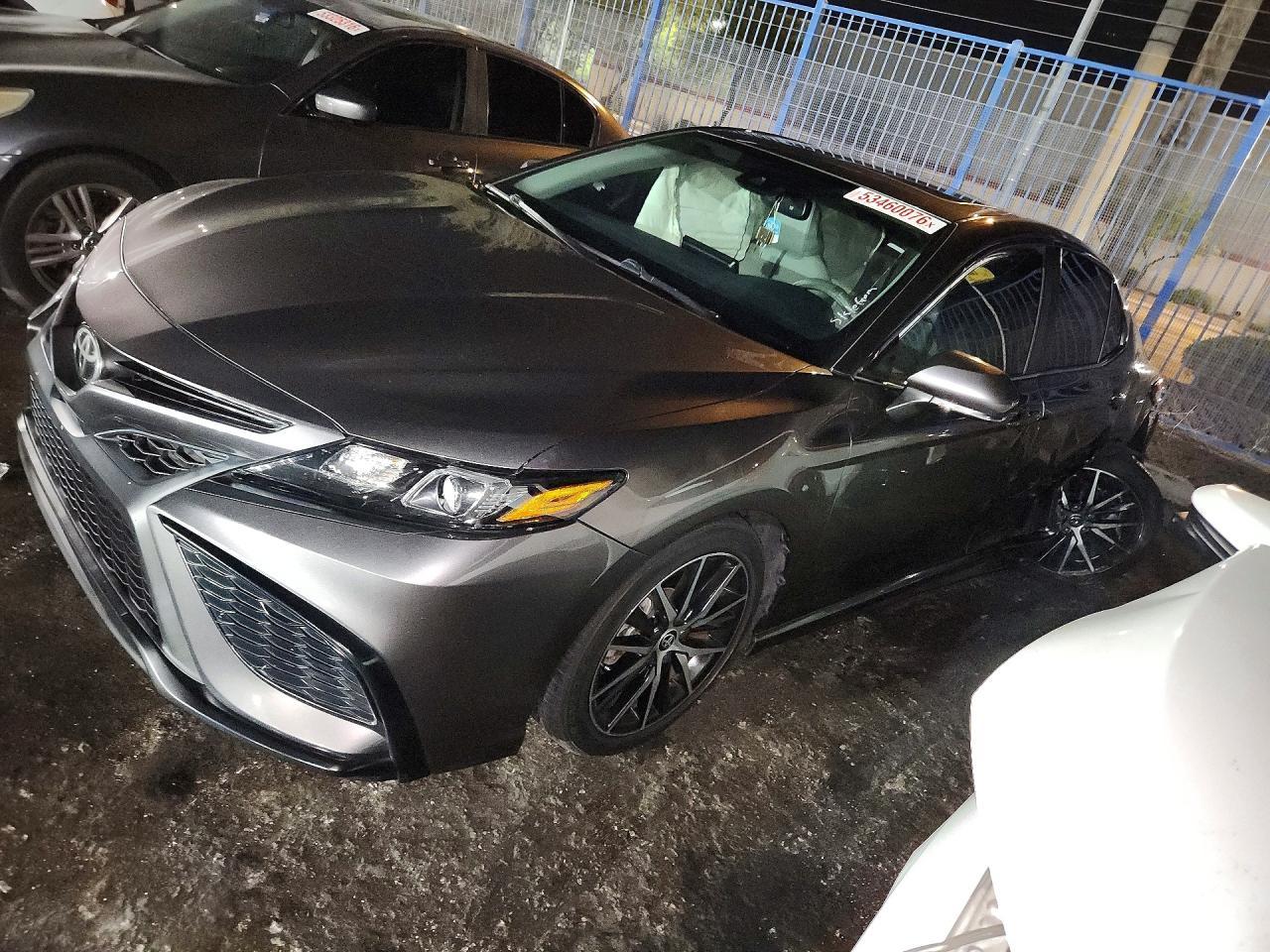 2021 Toyota Camry Se - zdjęcie główne