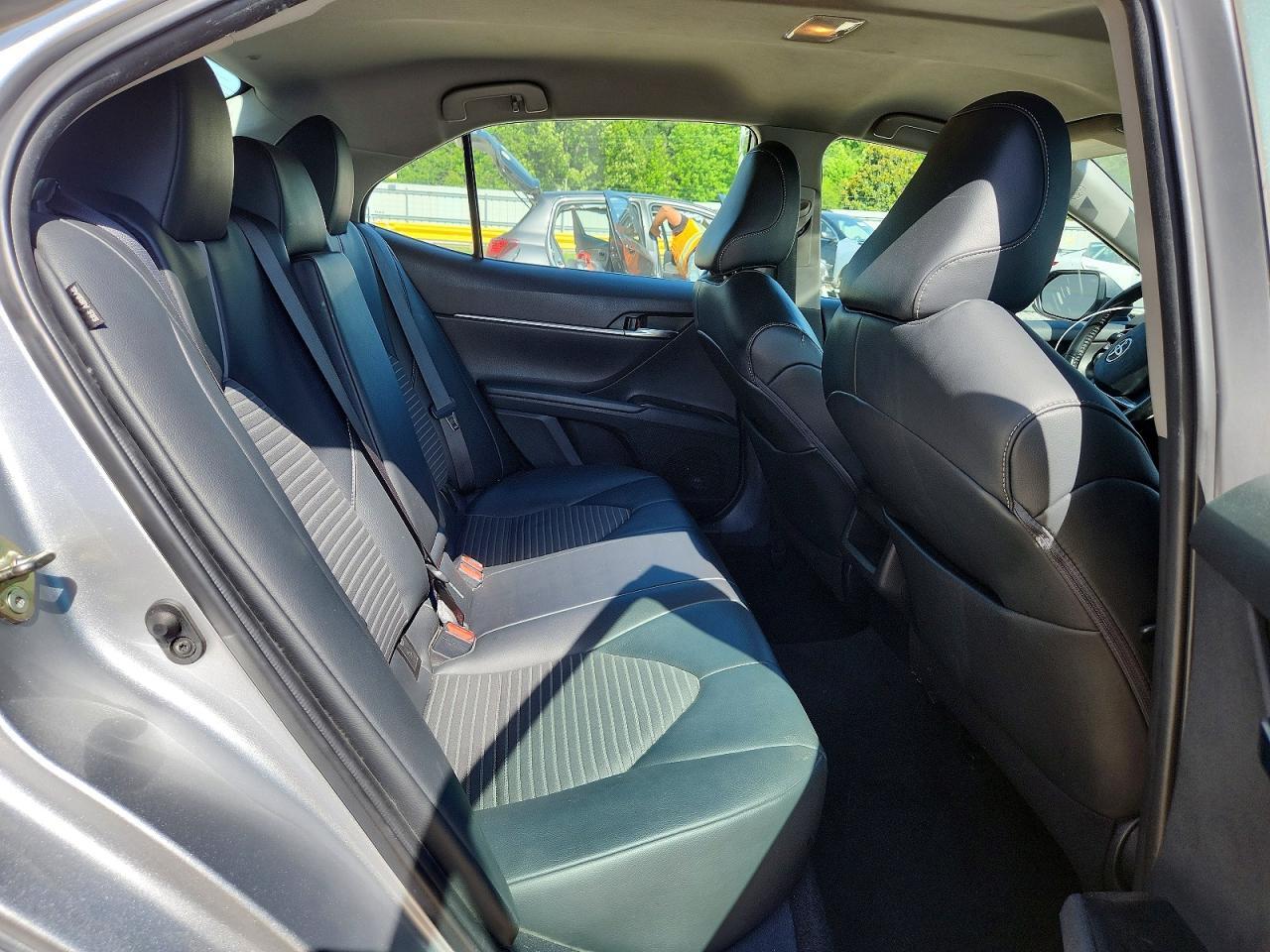 2020 Toyota Camry Se - zdjęcie 10