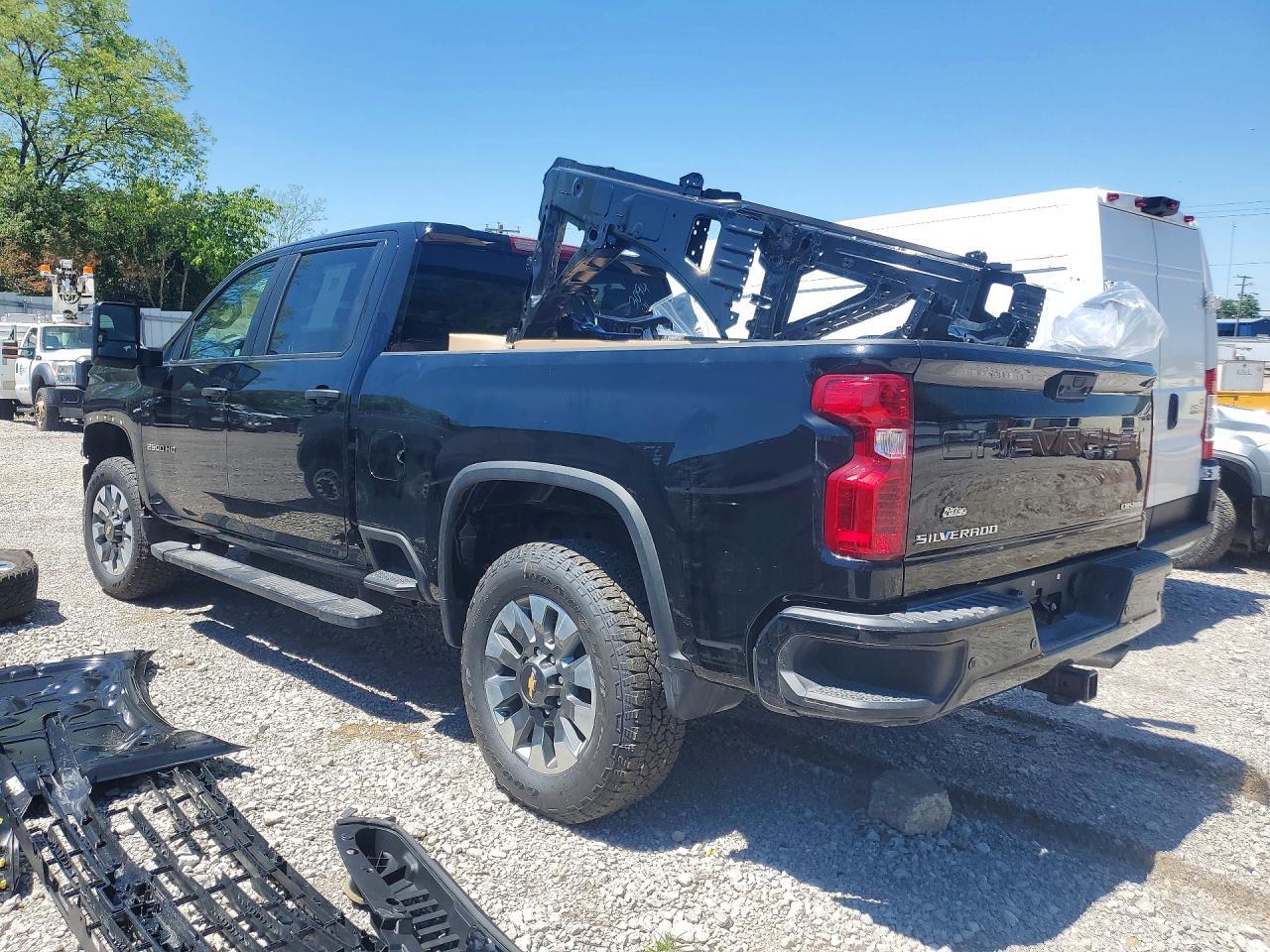 2025 Chevrolet Silverado K2500 Custom - zdjęcie 2