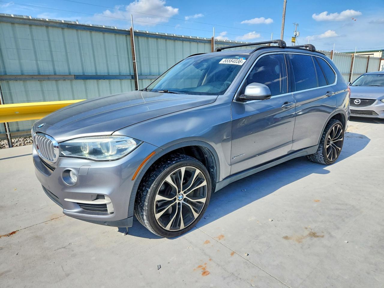 2015 BMW X5 xDrive50I - zdjęcie główne
