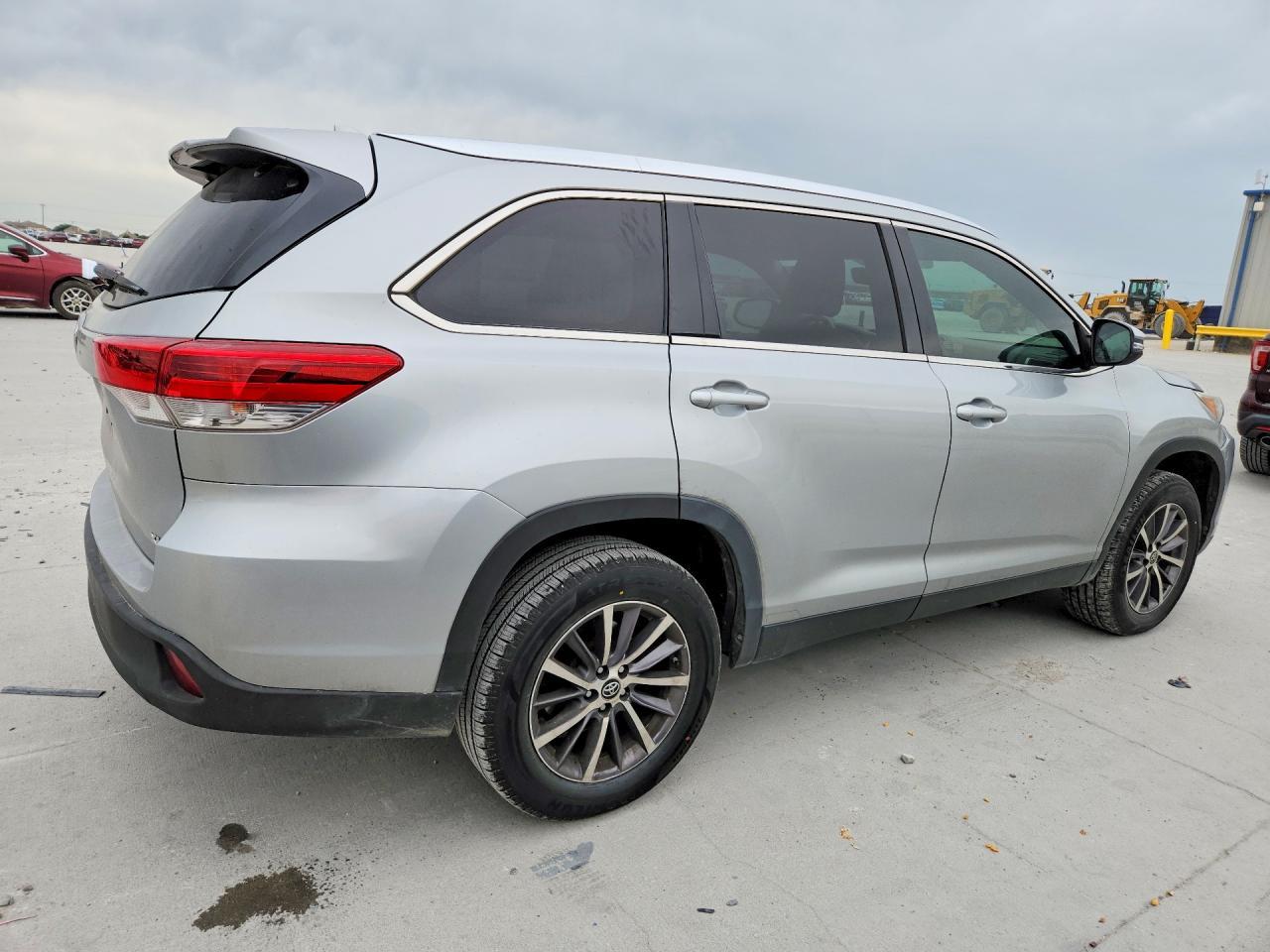 2019 Toyota Highlander Xle - zdjęcie 3