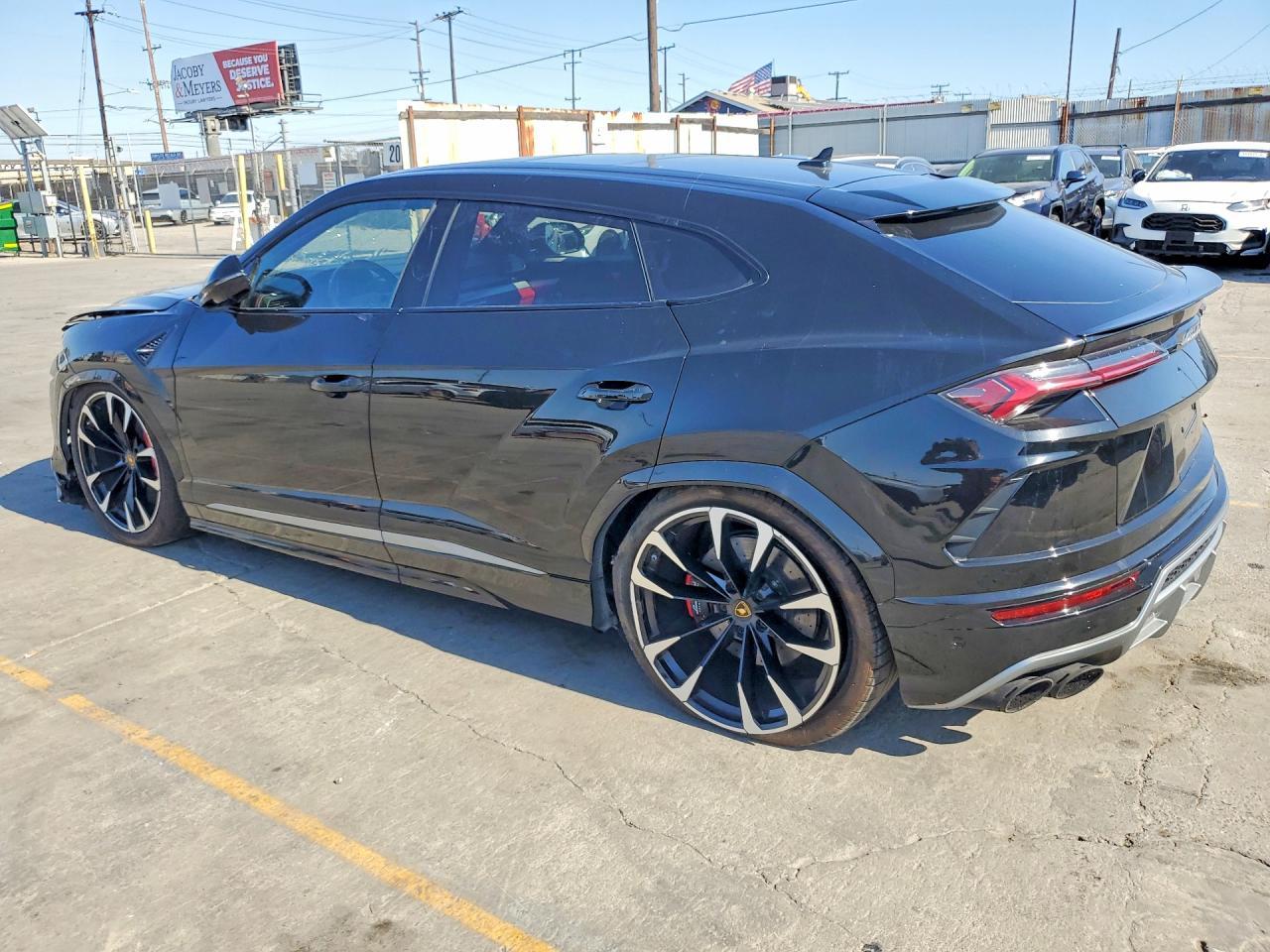 2019 Lamborghini Urus - zdjęcie 2