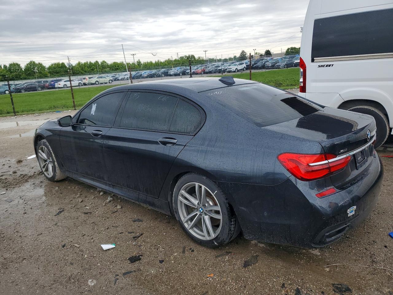 2017 BMW 750 Xi - zdjęcie 2