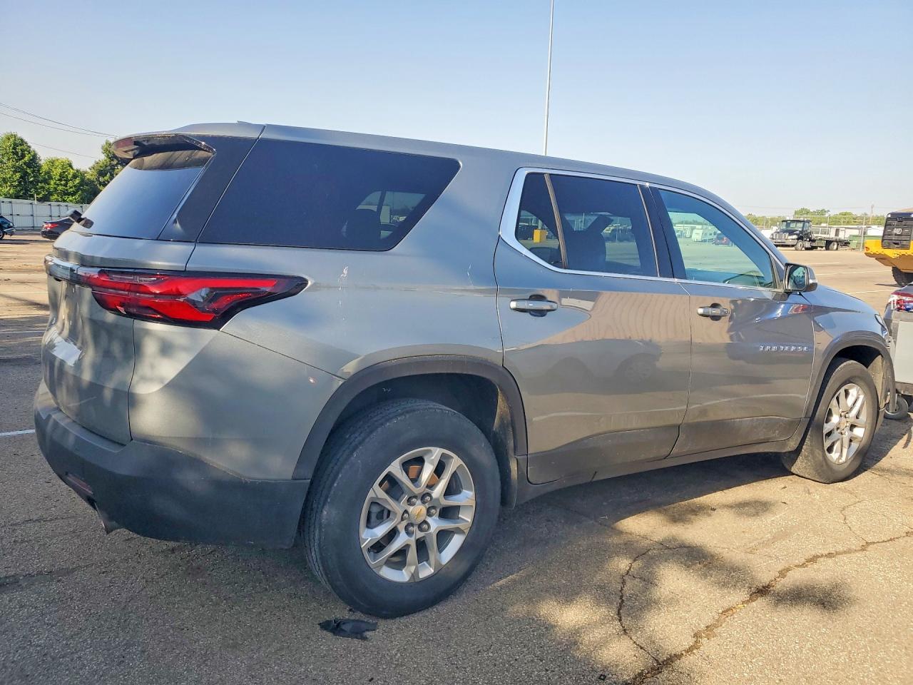 2023 Chevrolet Traverse Ls - zdjęcie 3