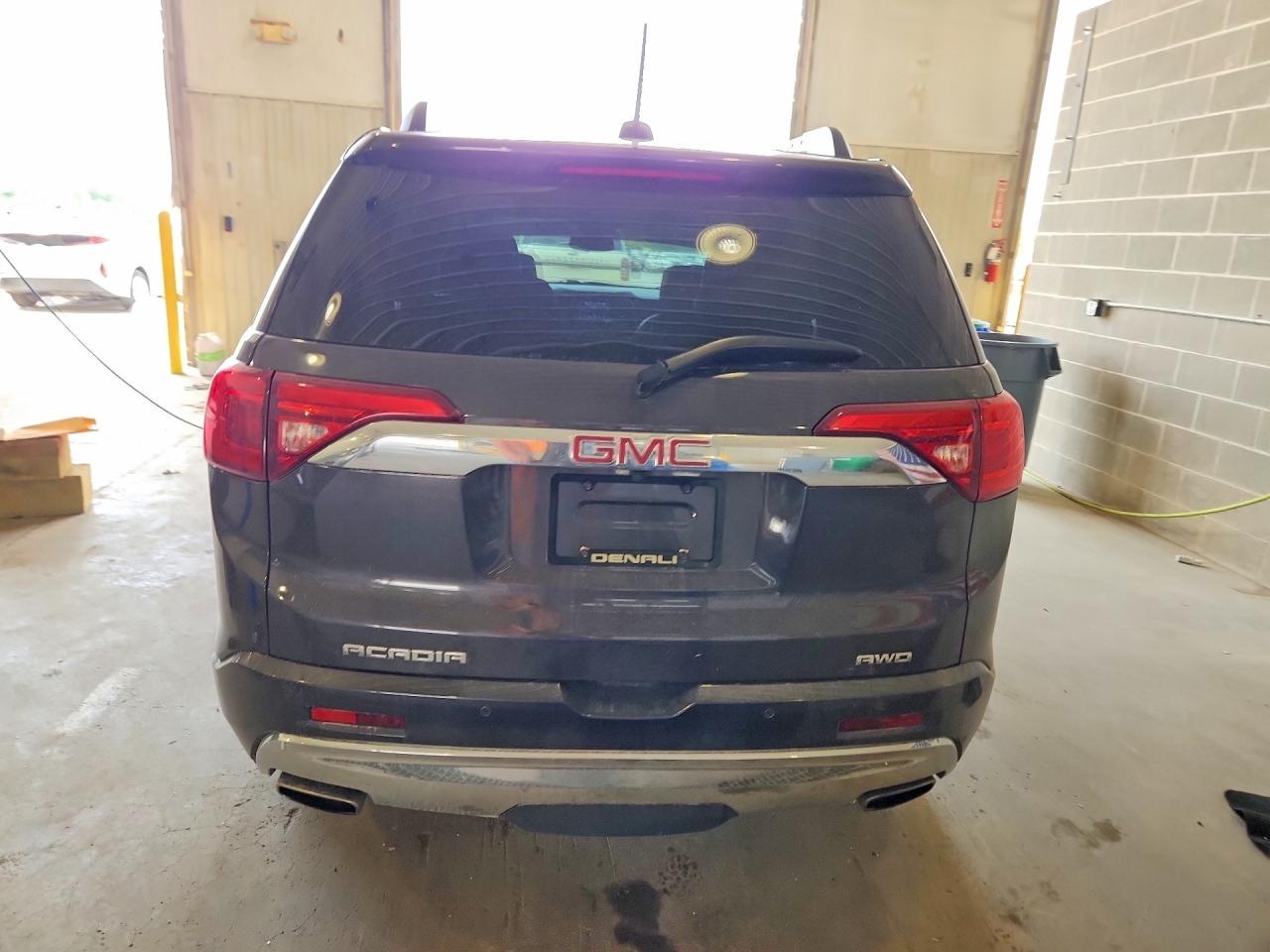 2018 GMC Acadia Denali - zdjęcie 6